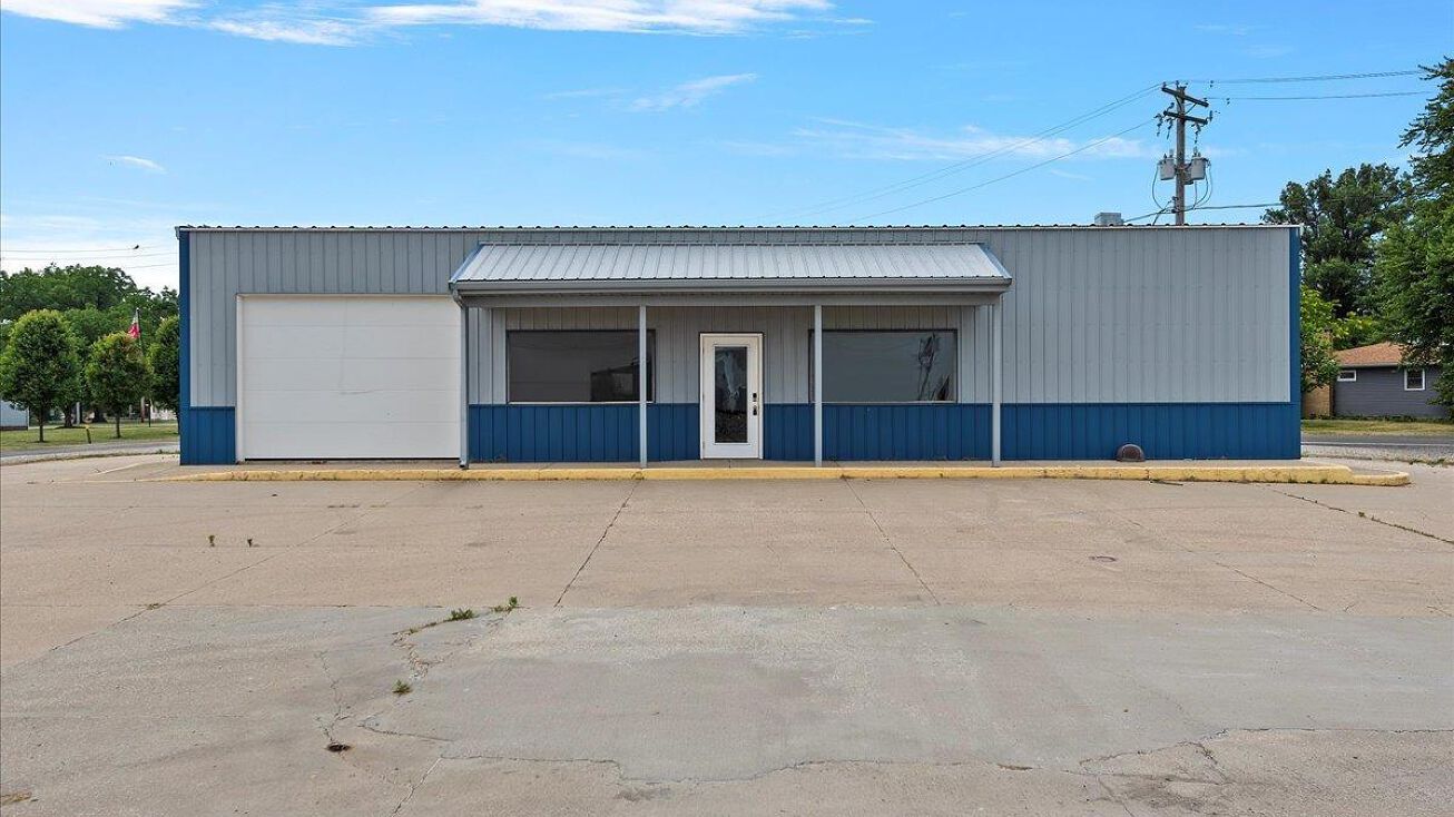 805 Sarpy Street, Morrisonville, IL 62546 Office Property for Sale