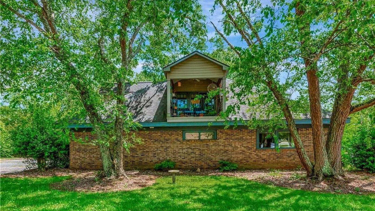 837 Pendleton St, Pickens, SC 29671 Office Property for Sale 837