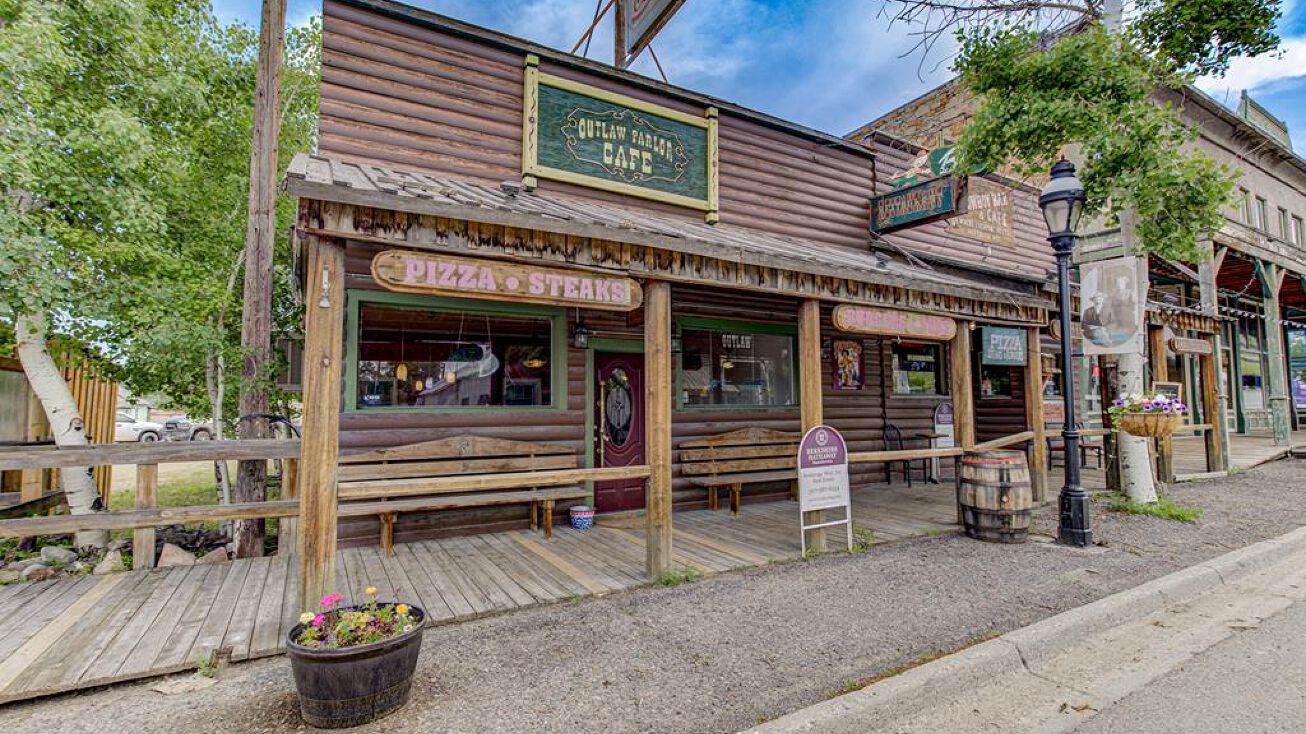 1936 State St, Meeteetse, WY 82433