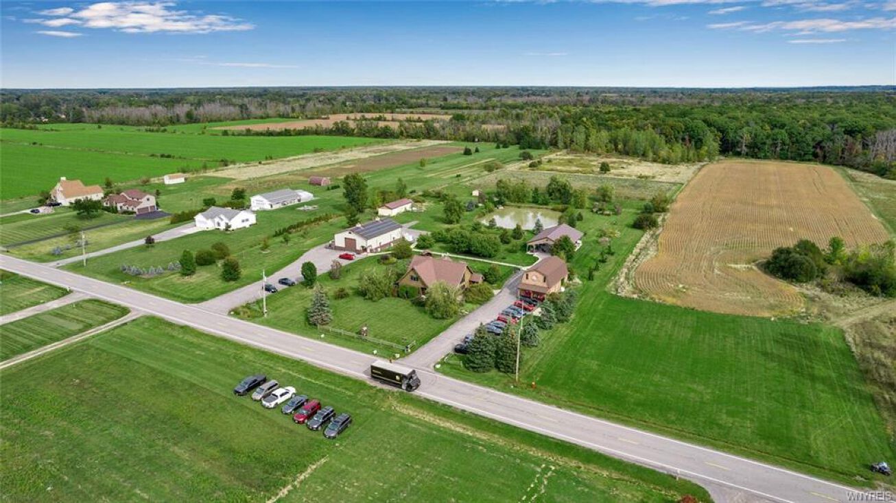 4515 Baer Rd, Ransomville, NY 14131