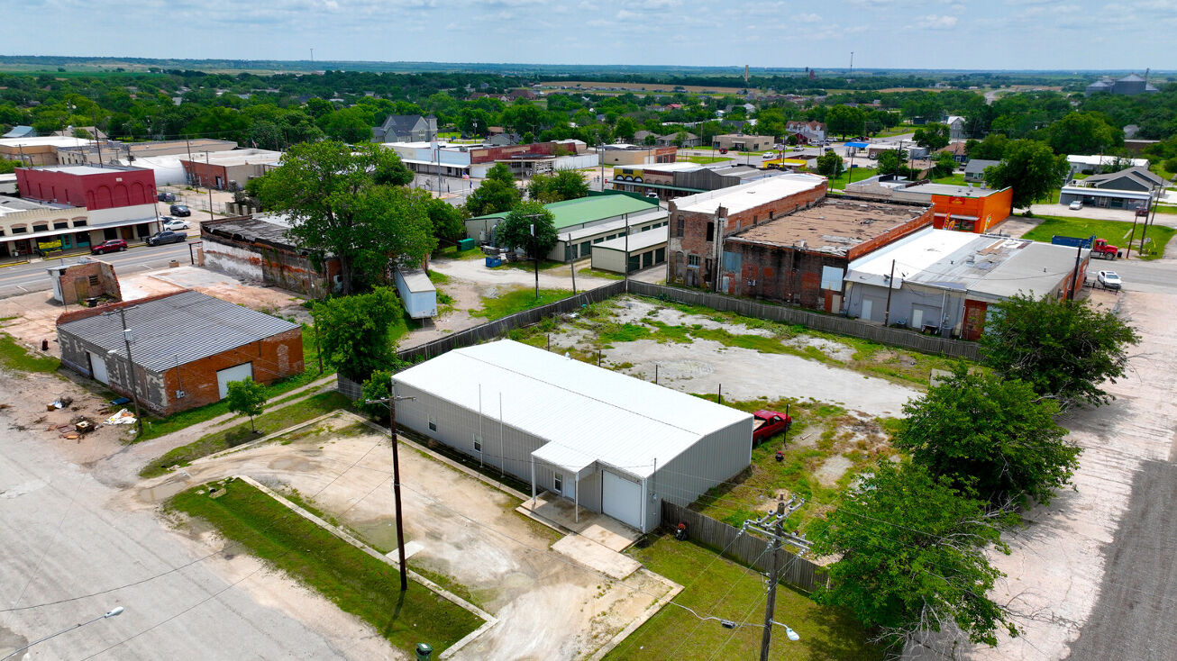 118 W Monroe St, Itasca, TX 76055