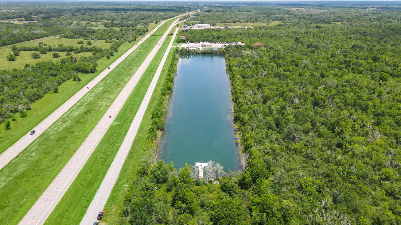 23725 State Hwy 288, Angleton, TX 77515