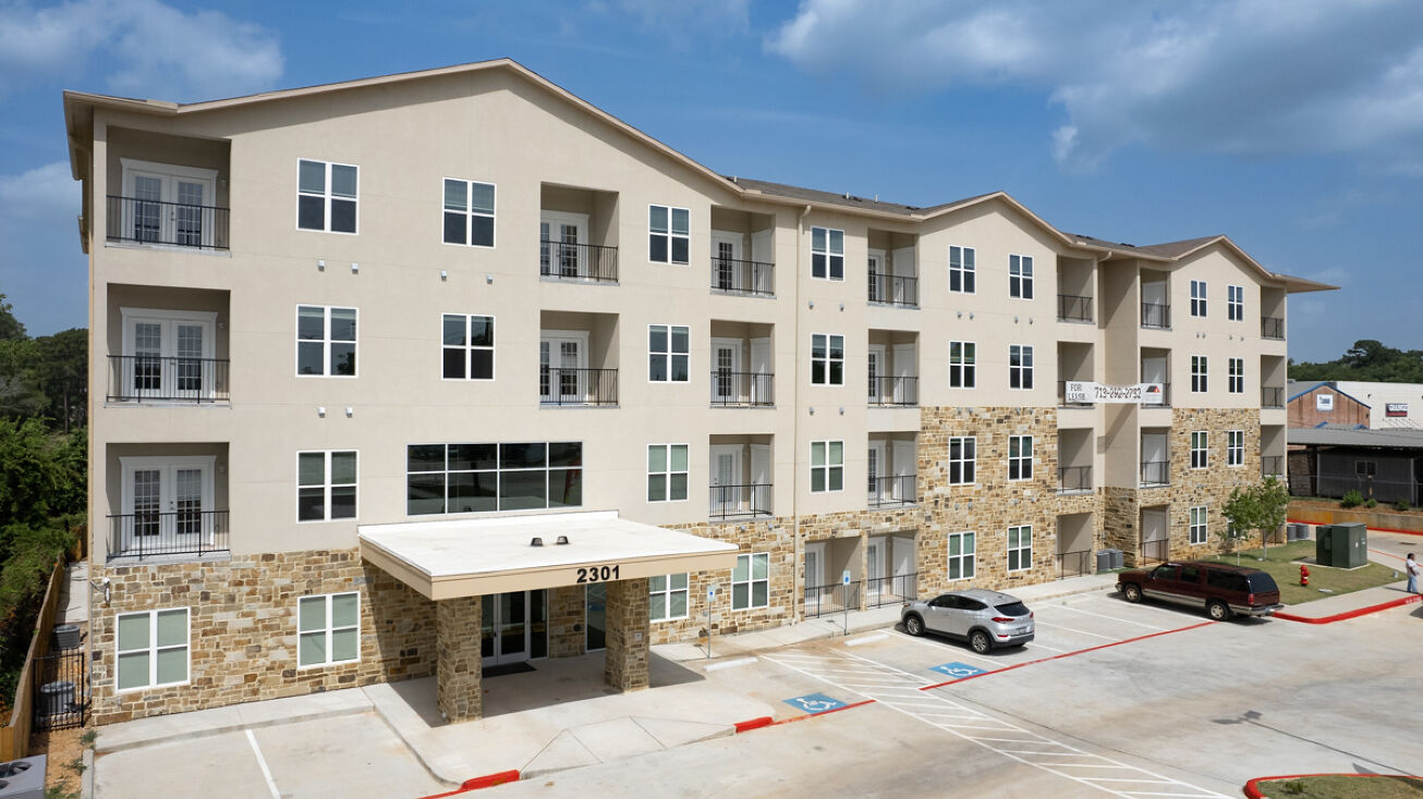 2301 N Frazier St, Conroe, TX 77303