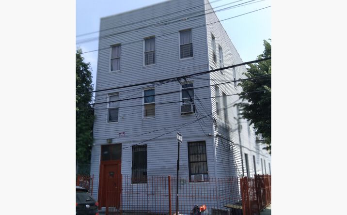 Pictures of Multifamily property located at 910 Home St, The Bronx, NY 10459 for sales - image #1