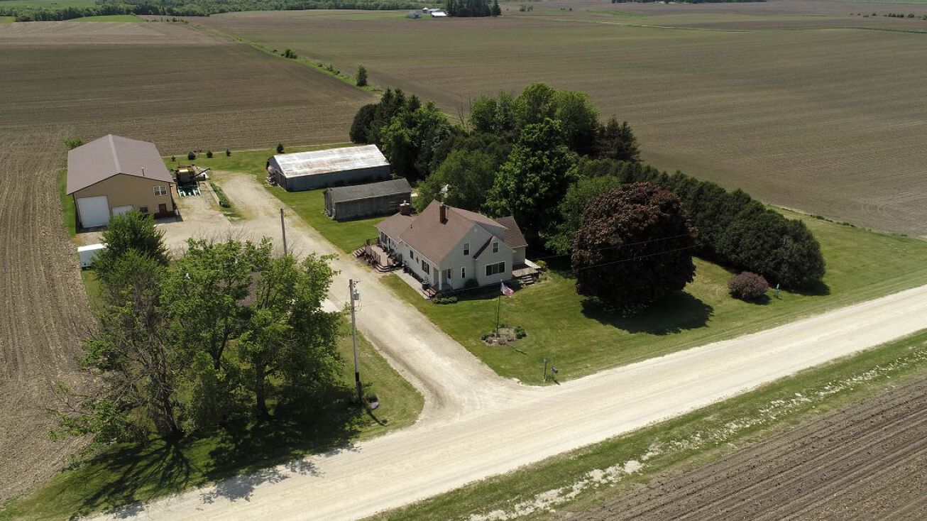 13045 Border Line Dr, Saint Charles, MN 55972