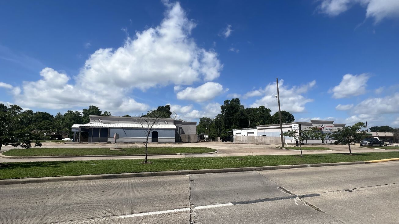 508 N Friendswood Dr, Friendswood, TX 77546