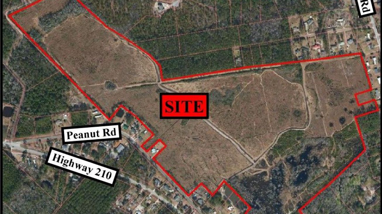 461 Hoover Rd, Hampstead, NC 28443