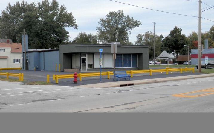 Pictures of Retail property located at 38459 Lakeshore Blvd, Willoughby, OH 44094 for sales - image #1