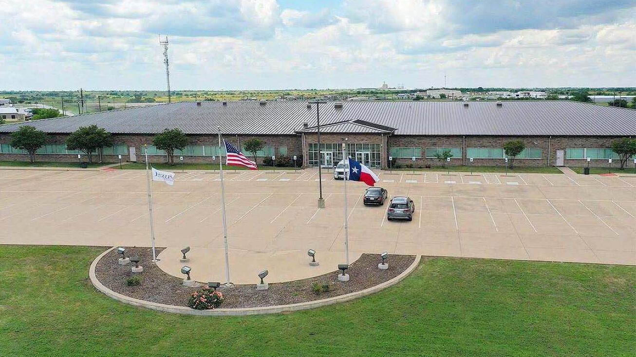 9500 Glascock Dr, Cresson, TX 76035