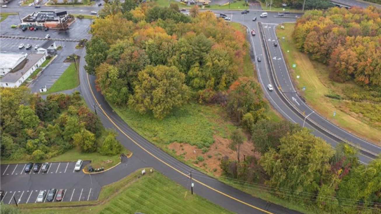 81 Laning St, Southington, CT 06489