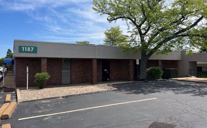 Pictures of Office property located at 1187 Corporate Lake Dr, St. Louis, MO 63132 for sales - image #1