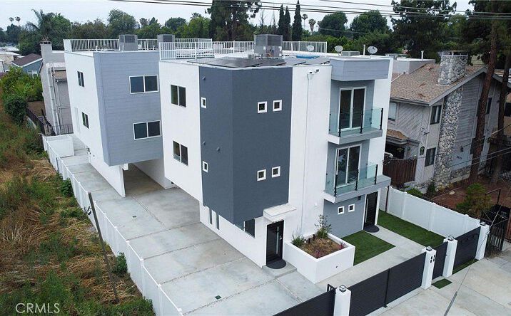 Pictures of Multifamily property located at 6845 Haskell Avenue, Lake Balboa, CA 91406 for sales - image #1