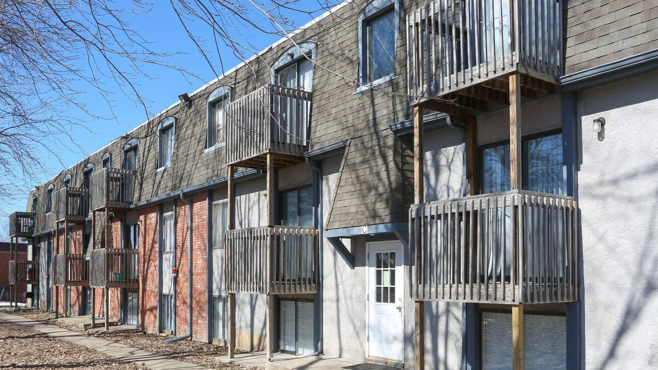 9715 E 35th Ter, Independence, MO 64052