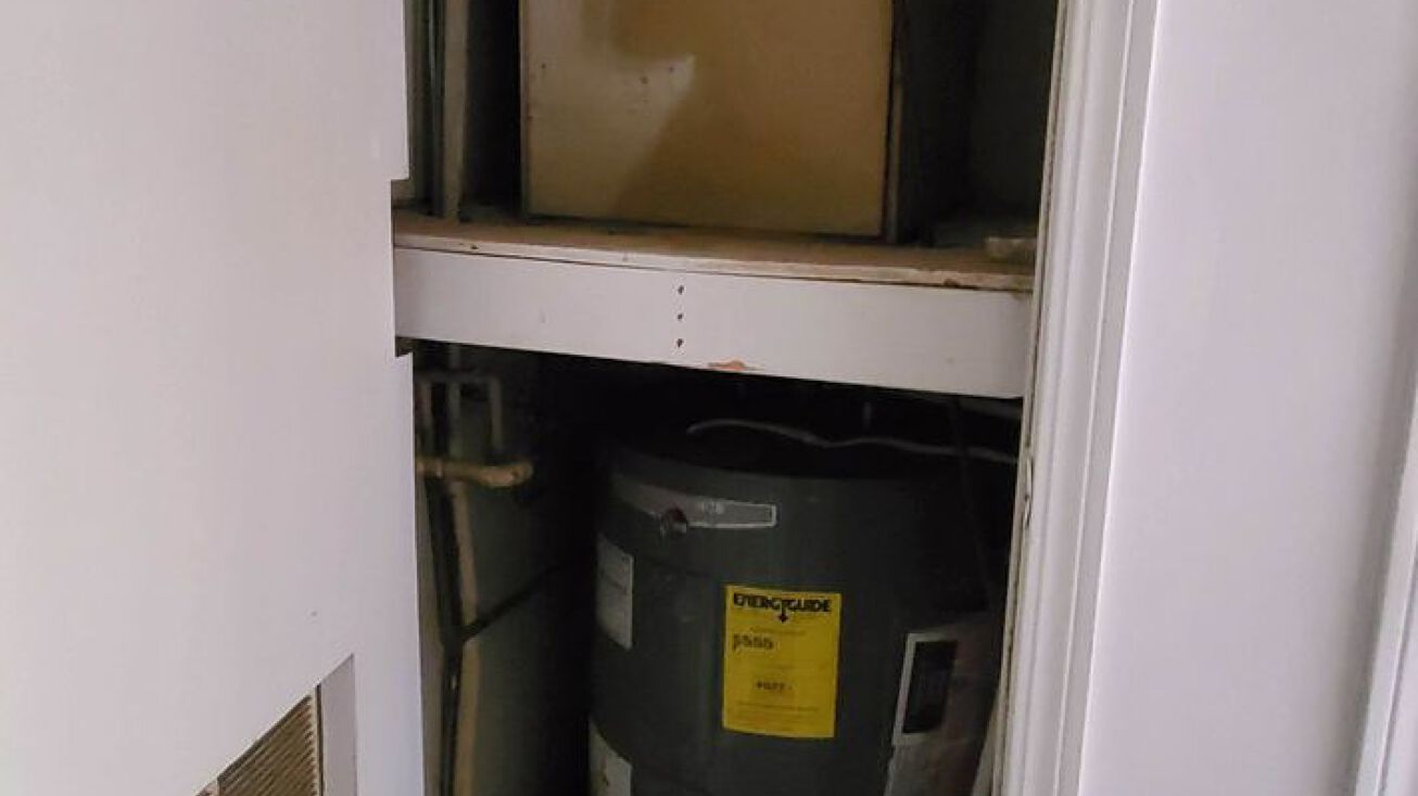 9715 E 35th Ter, Independence, MO 64052