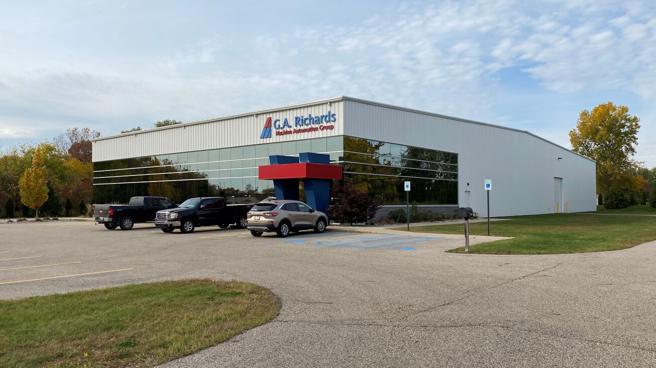 2520 104th Ave, Zeeland, MI 49464