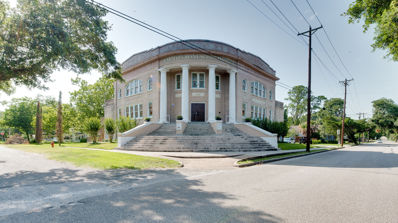 800 W Sidnor St, Alvin, TX 77511