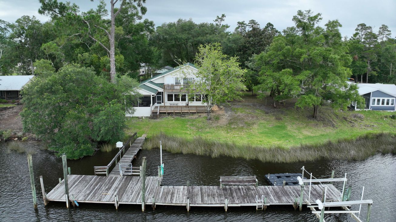 609 Riverview Dr, Carrabelle, FL 32322 | Crexi.com