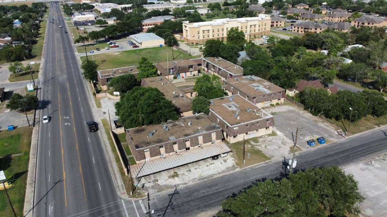 1200 E Houston St, Beeville, TX 78102