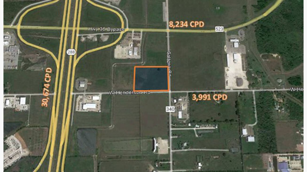 W Henderson Rd, Angleton, TX 77515