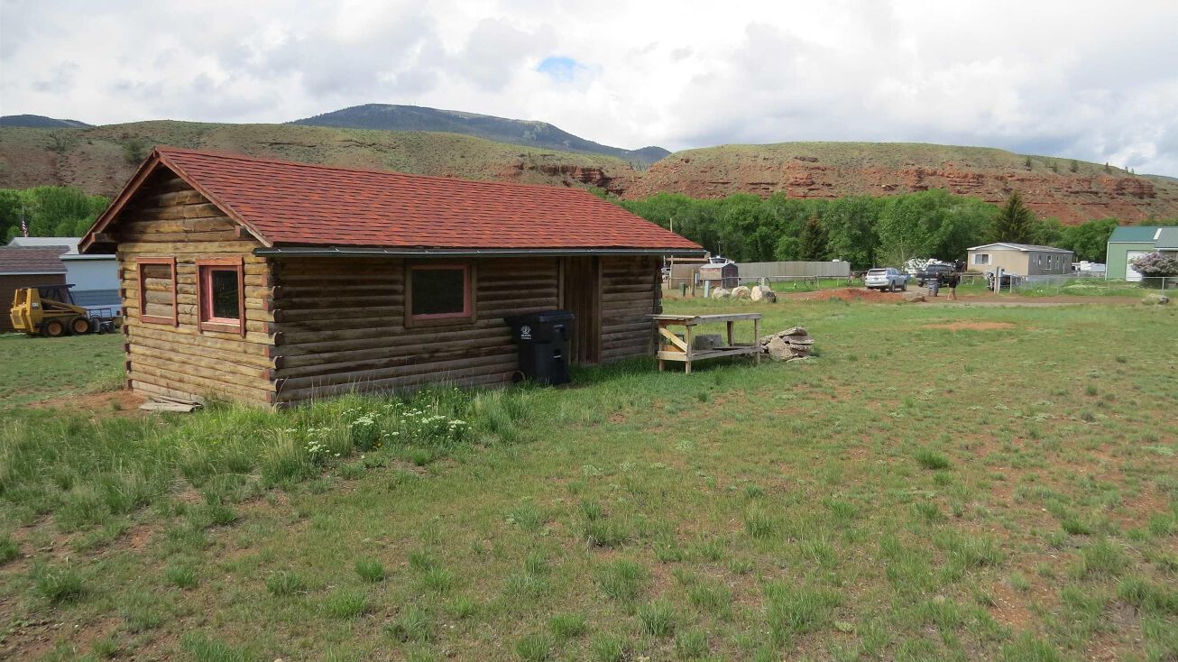 3 Fremont St, Dubois, WY 82513