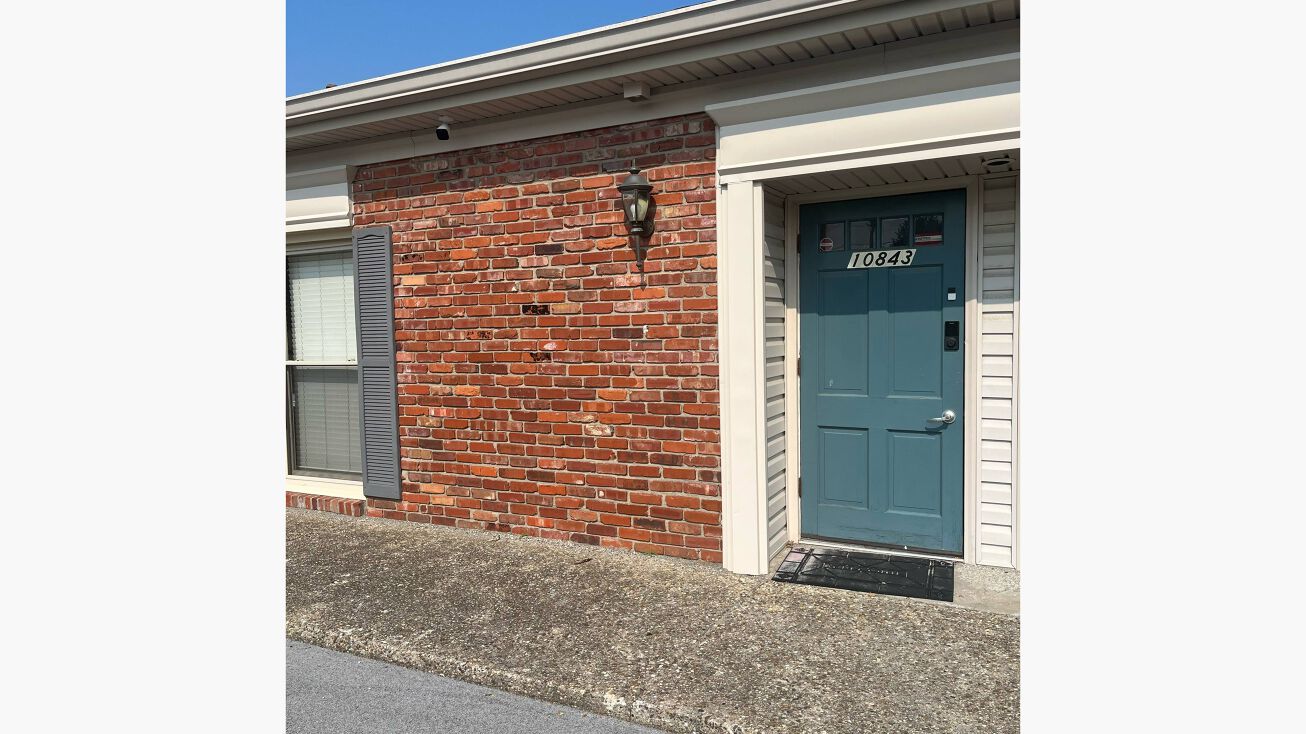 10843 Bluegrass Pkwy, Louisville, KY 40299 Mixed Use Property for