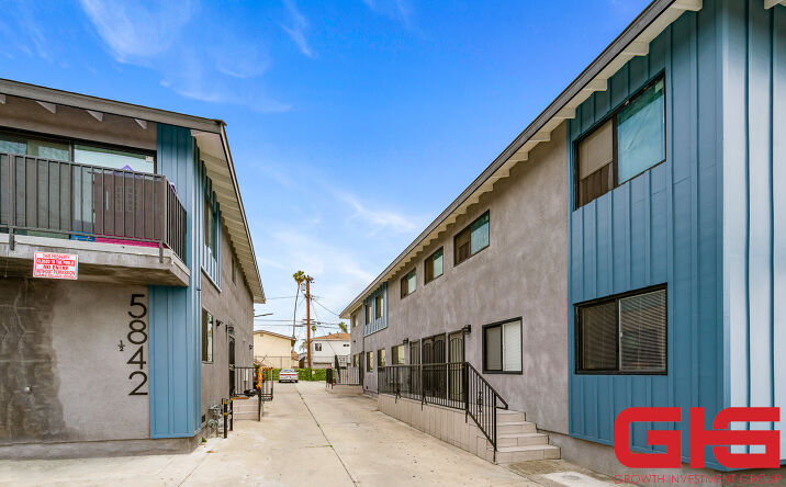 Pictures of Multifamily property located at 5848 S Hoover St, Los Angeles, CA 90044 for comps - image #1