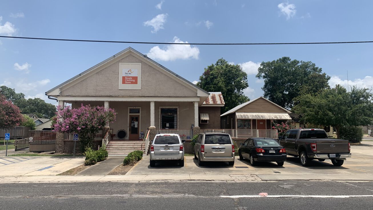 104 N St Charles St, Abbeville, LA 70510