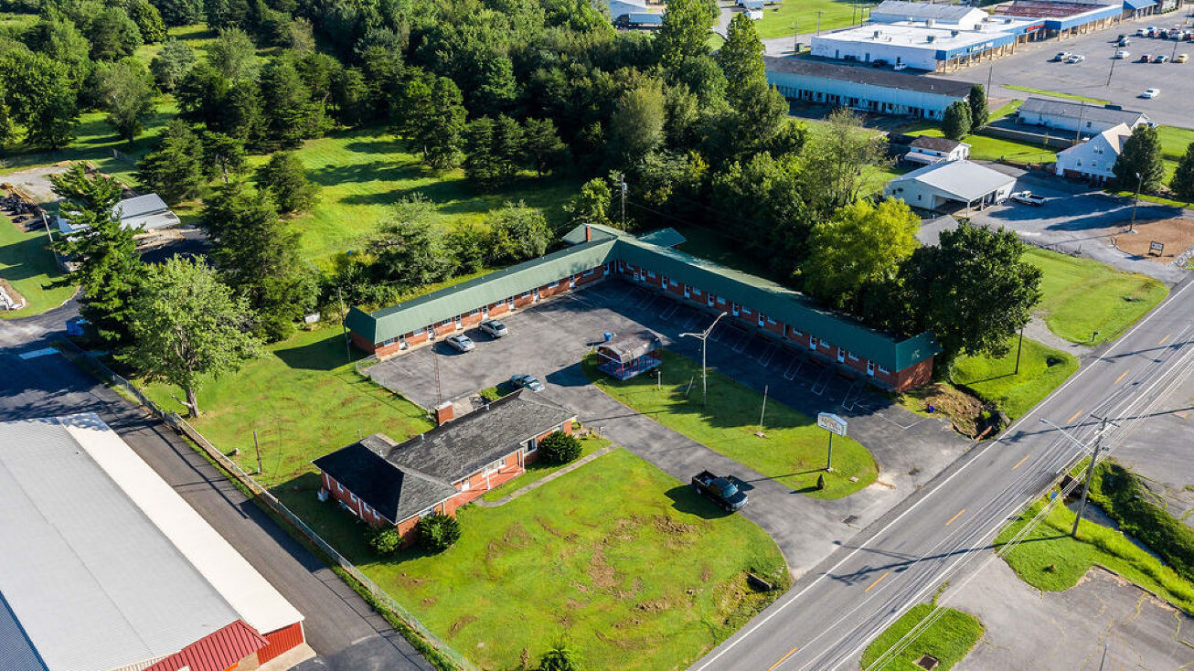 Pictures of Hospitality property located at 225 Sturgis Rd, Marion, KY 42064 for sales - image #1
