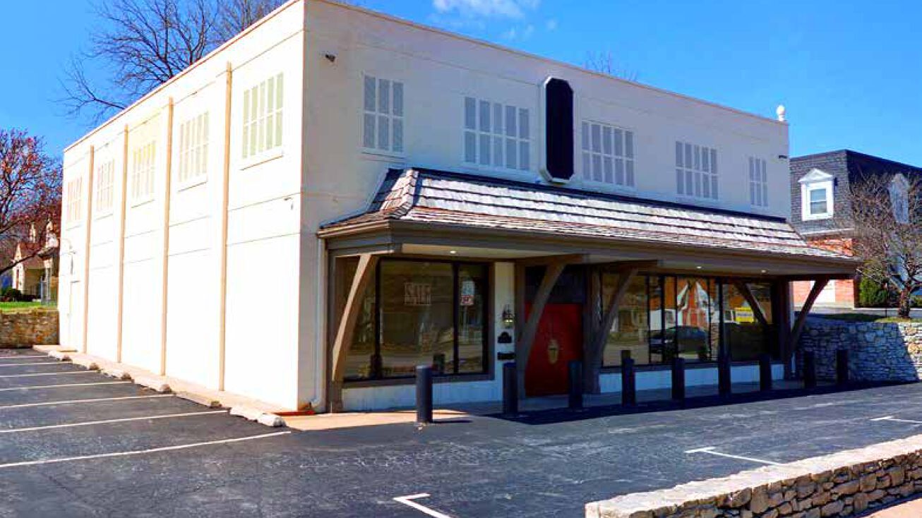 4812 Rainbow Blvd, Westwood, KS 66205