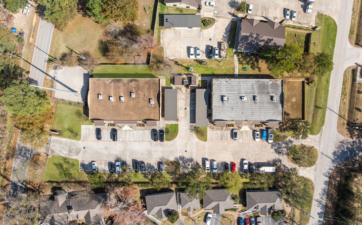 Pictures of Mixed Use, Office, Retail, Special Purpose property located at 10320 Lake Rd, Houston, TX 77070 for sales - image #1