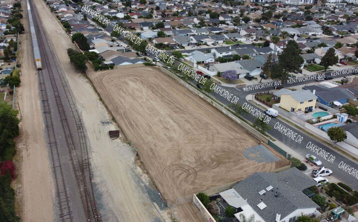 Pictures of Land property located at 1396 Oakhorne Dr, Los Angeles, CA 90710 for comps - image #1