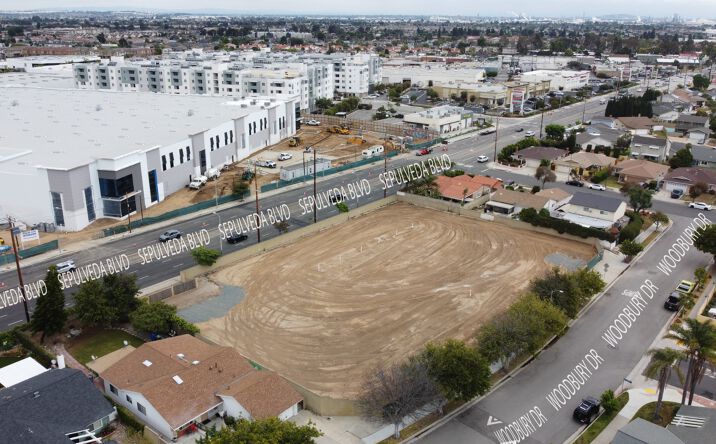 Pictures of Land property located at 1458 Woodbury Dr, Los Angeles, CA 90710 for comps - image #1