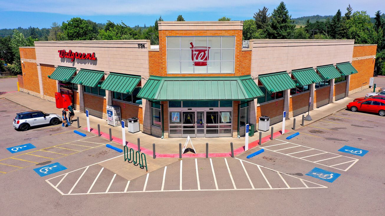 1704 E Main St, Cottage Grove, OR 97424 Retail Property for Sale