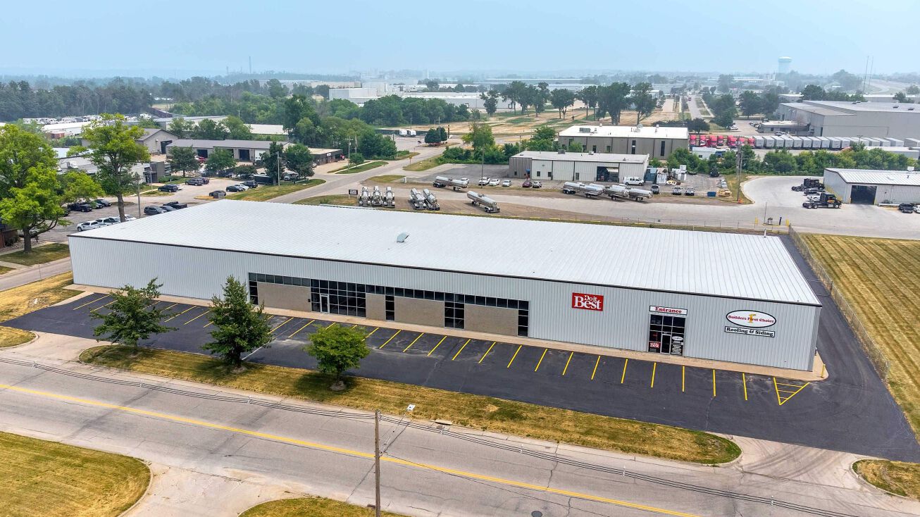 5001 J St SW, Cedar Rapids, IA 52404