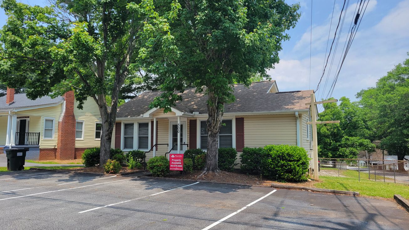 300 W Main St, Taylors, SC 29687