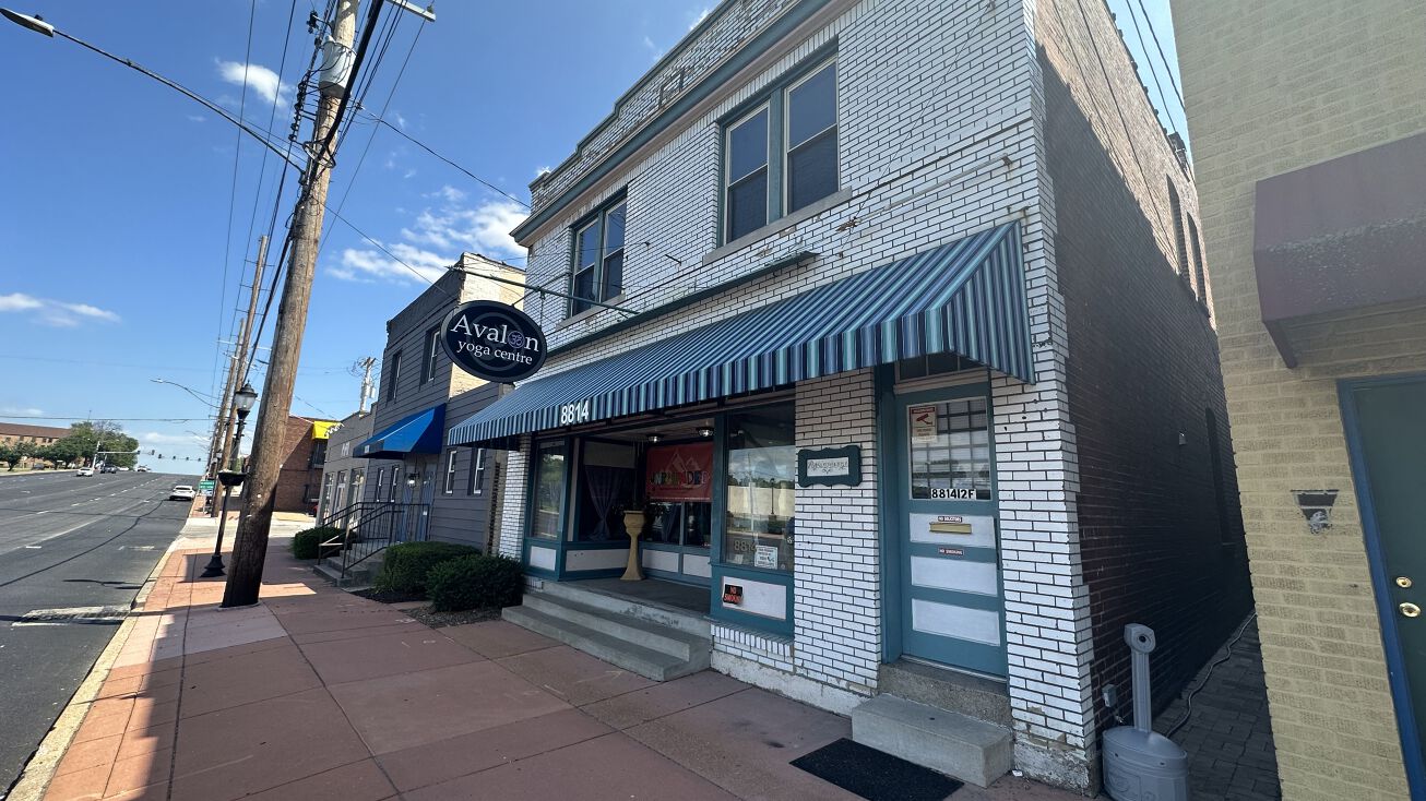 8814 St Charles Rock Rd, St. Louis, MO 63114