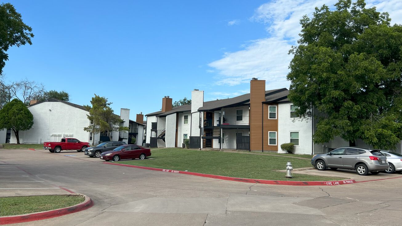 1225 E Pleasant Run Rd, DeSoto, TX 75115