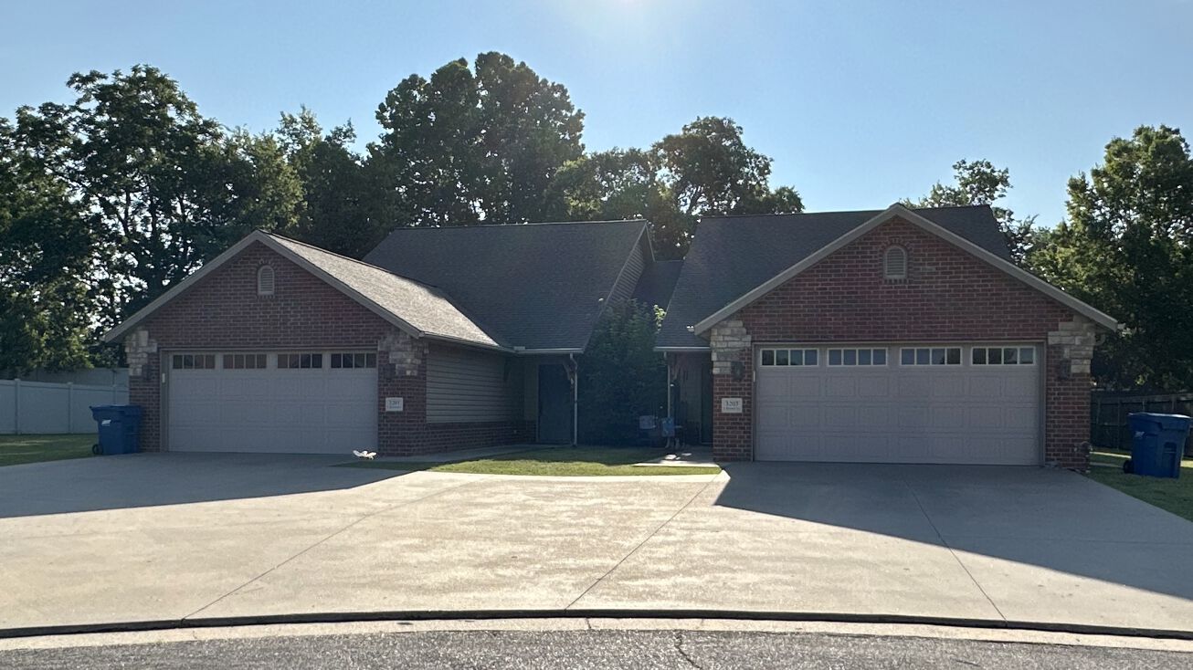 E 32nd Ct, Joplin, MO 64804