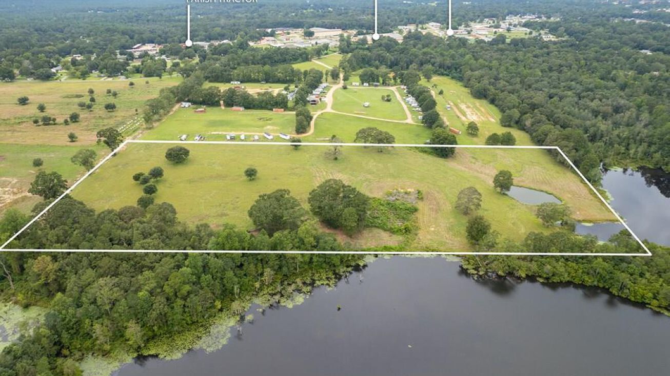 1729 S Main St, Poplarville, MS 39470