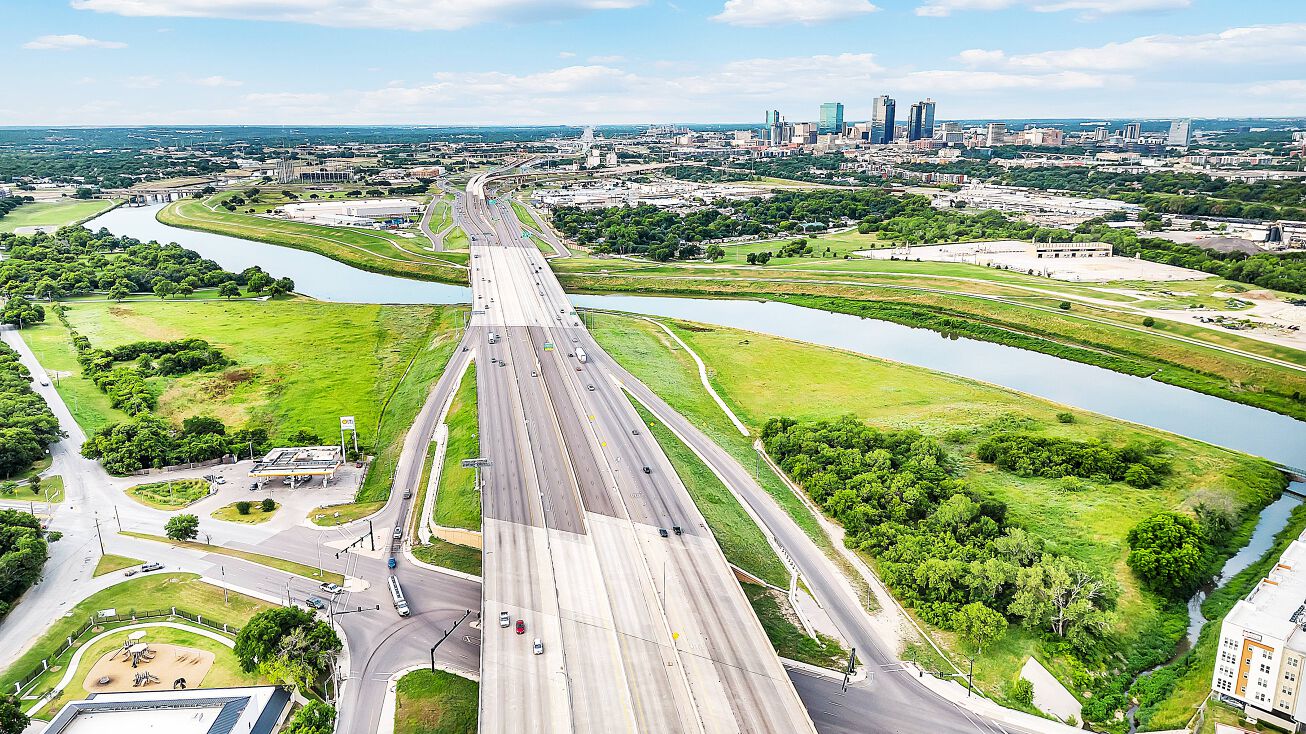 1200 Oakhurst Scenic Dr, Fort Worth, TX 76111