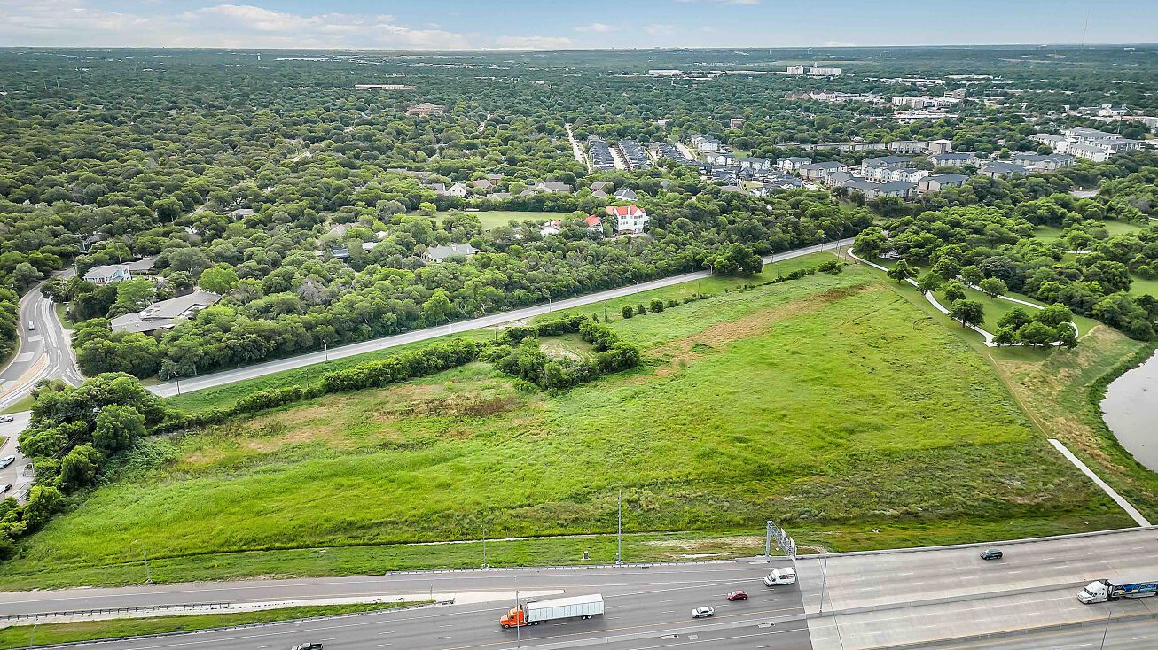 1200 Oakhurst Scenic Dr, Fort Worth, TX 76111