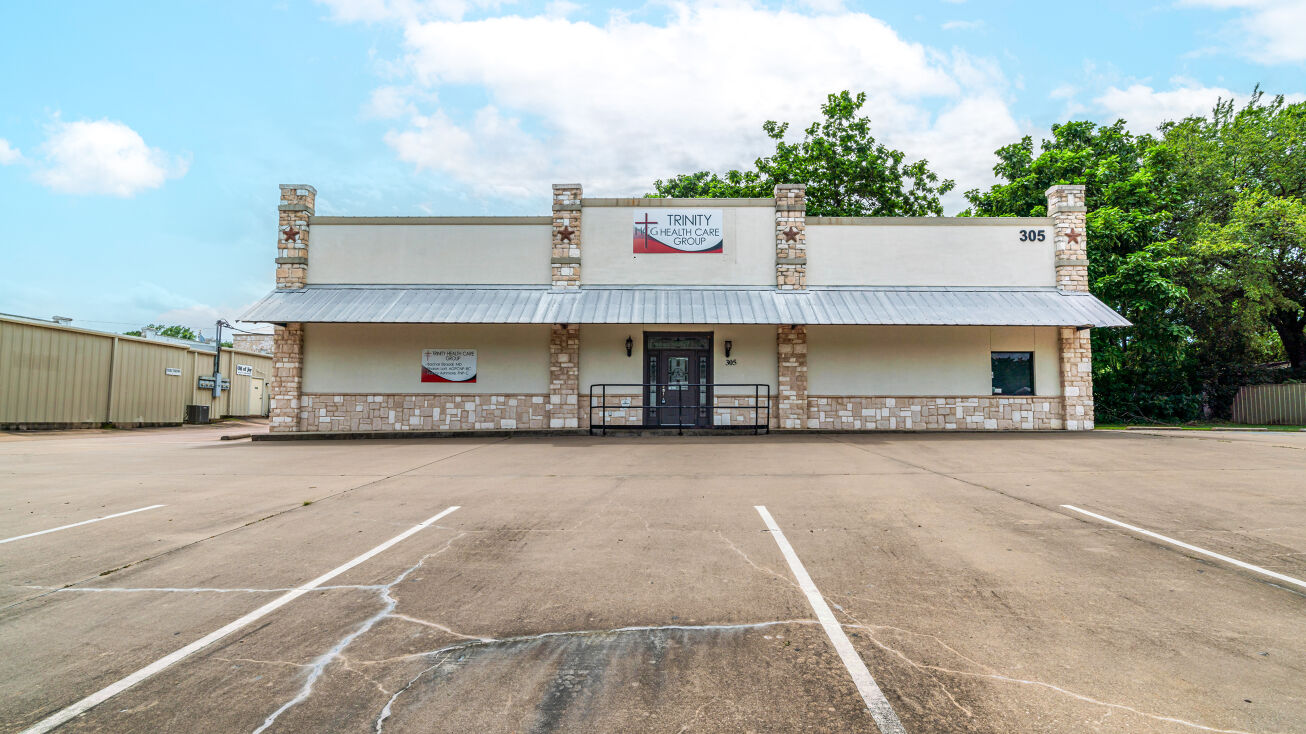 305 N Collegiate Dr, Paris, TX 75460