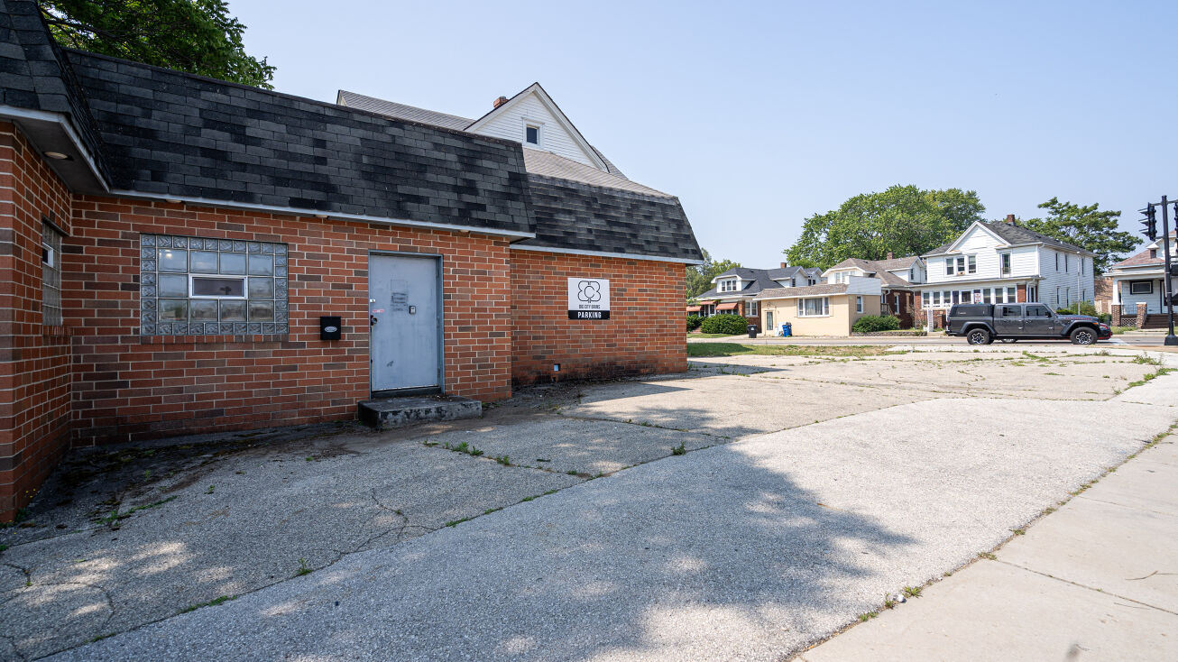 2067 Douglas Ave, Racine, WI 53402