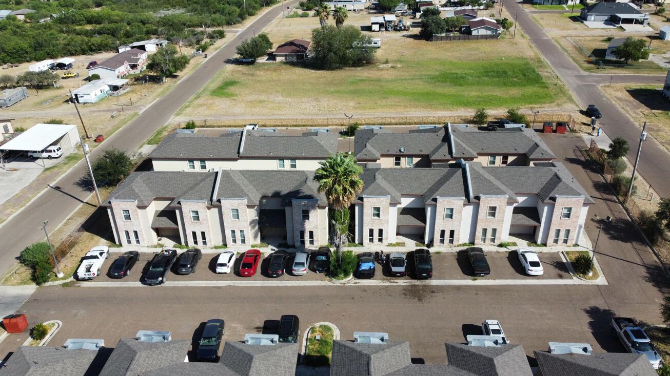 142 Santa Maria Ave, Zapata, TX 78076