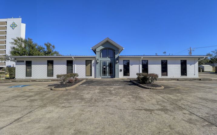 Pictures of Business for Sale, Office property located at 1702 Oak Park Boulevard, Lake Charles, LA 70601 for sales - image #1