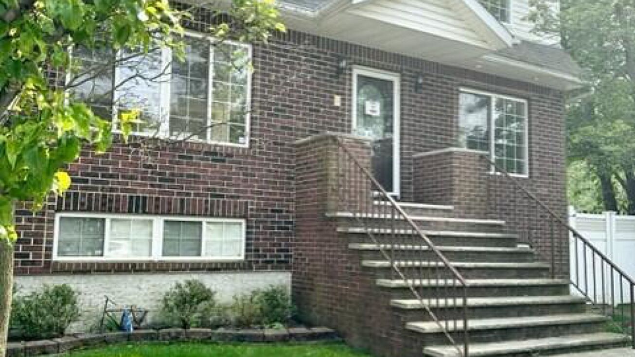 4 Bedell St, Staten Island, NY 10309 Multifamily Property for Sale