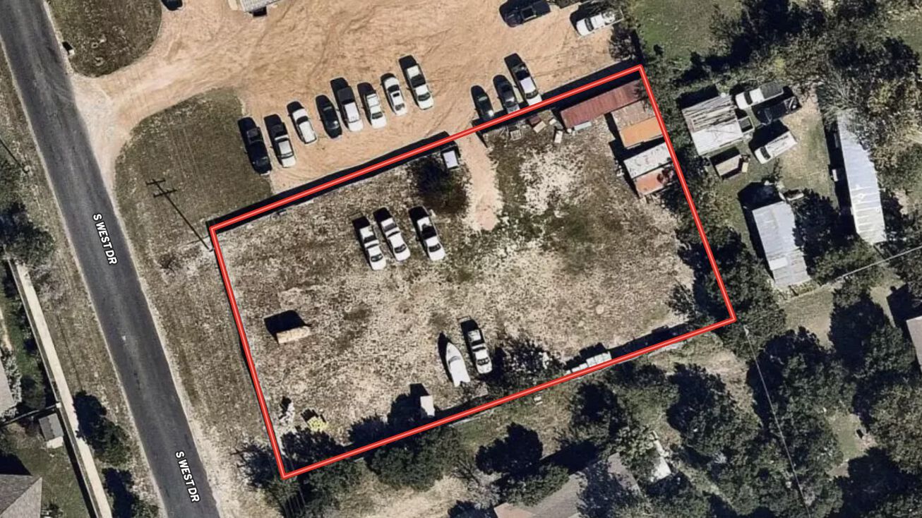 1004 S W Dr, Leander, TX 78641