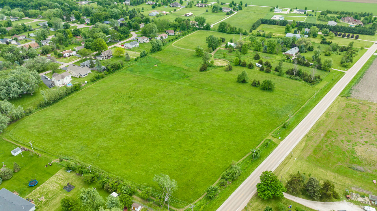 000 E 2351st Rd, Somonauk, IL 60552