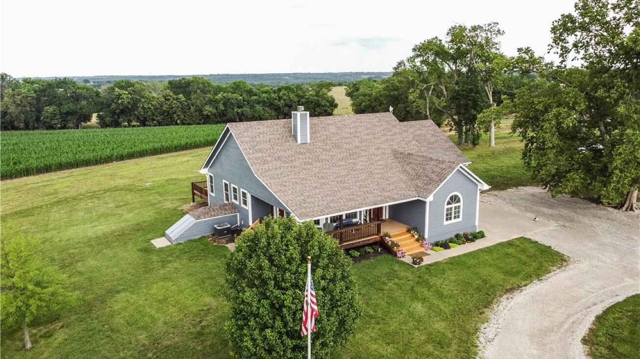 2205 Colorado Road, Pomona, KS 66076