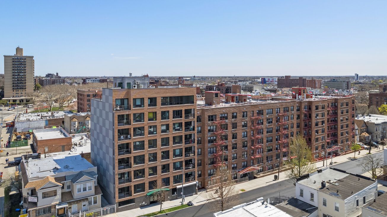 8765 171st St, Queens, NY 11432